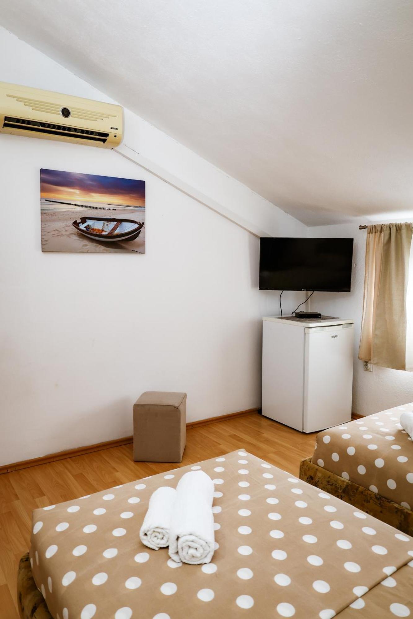 Apartments Djukic Tivat Buitenkant foto