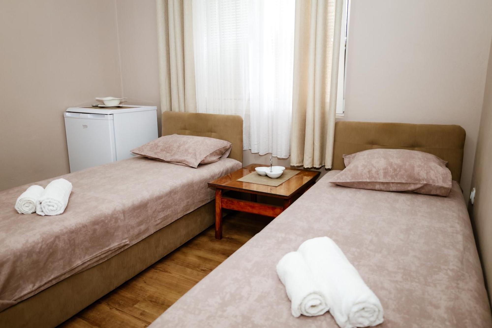 Apartments Djukic Tivat Buitenkant foto