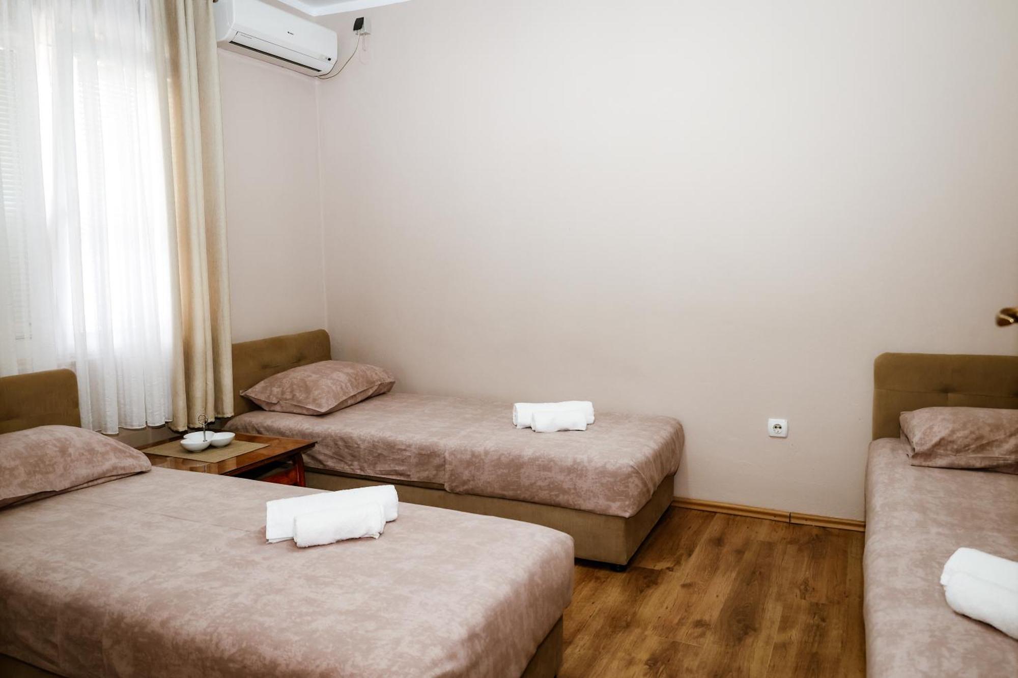 Apartments Djukic Tivat Buitenkant foto