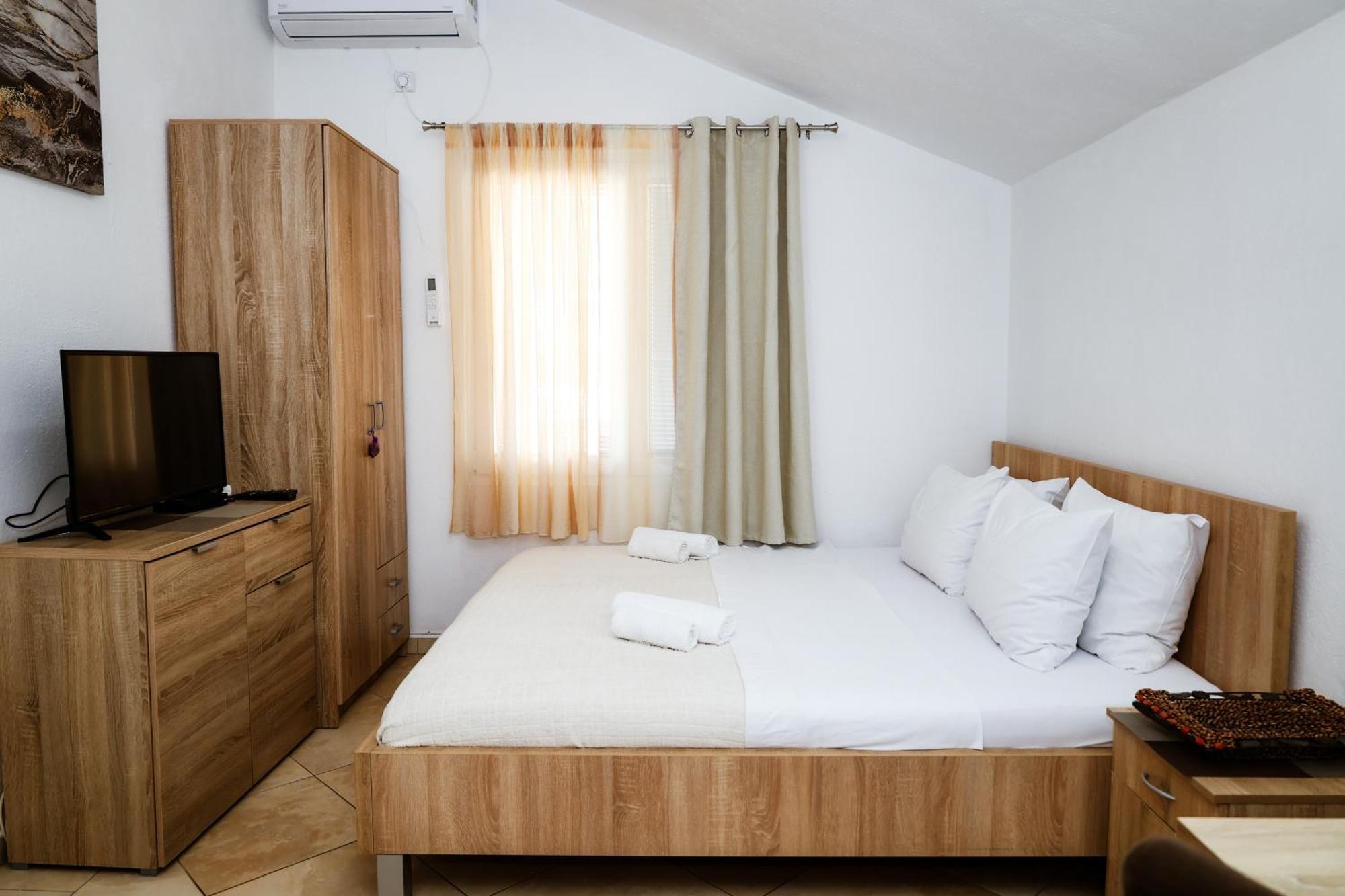 Apartments Djukic Tivat Buitenkant foto