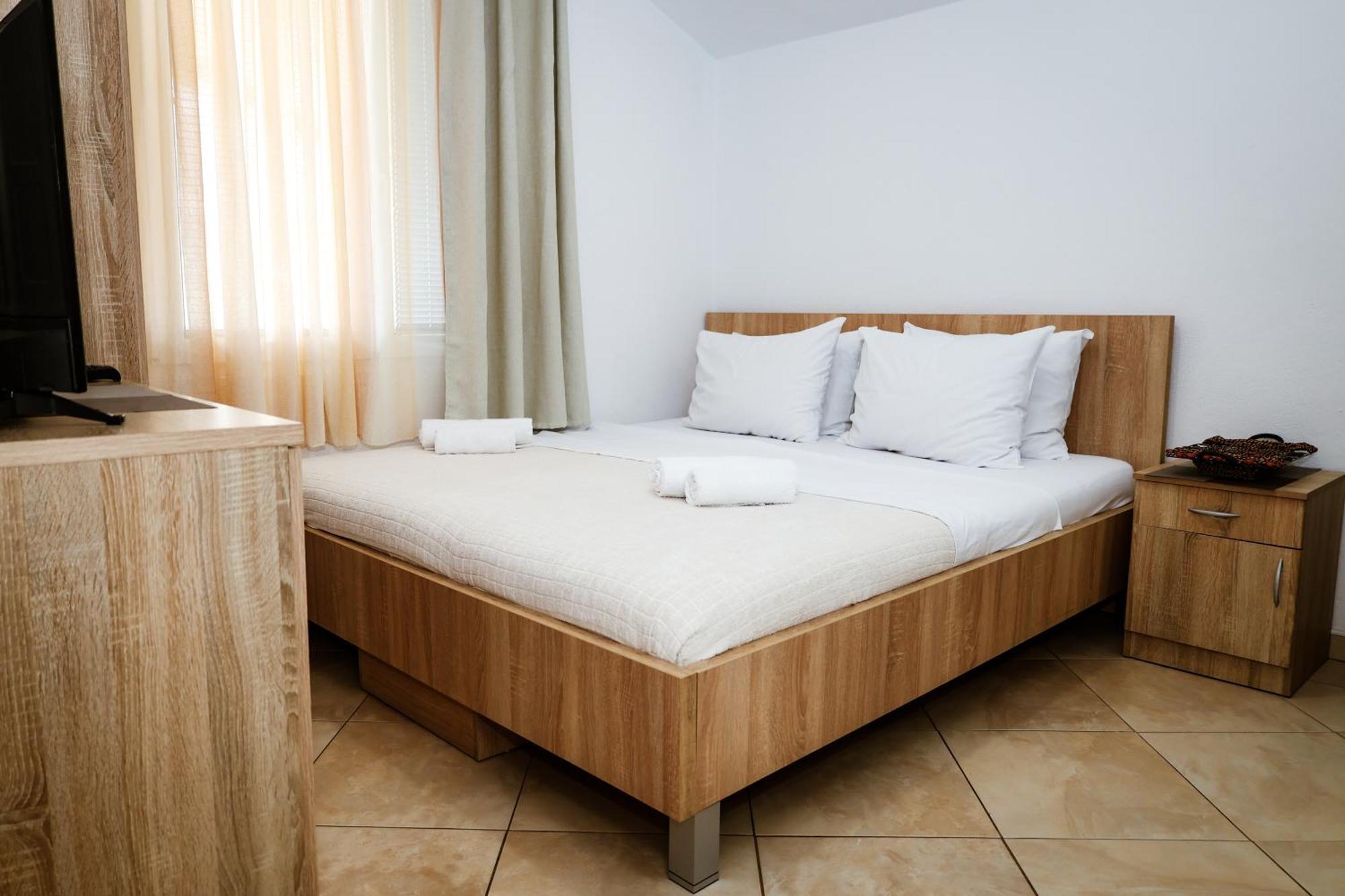 Apartments Djukic Tivat Buitenkant foto